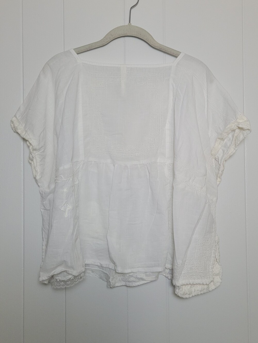 By Anthropologie Short Sleeve Patched Poncho Top White Embroidered Crochet MD - Picture 9 of 13